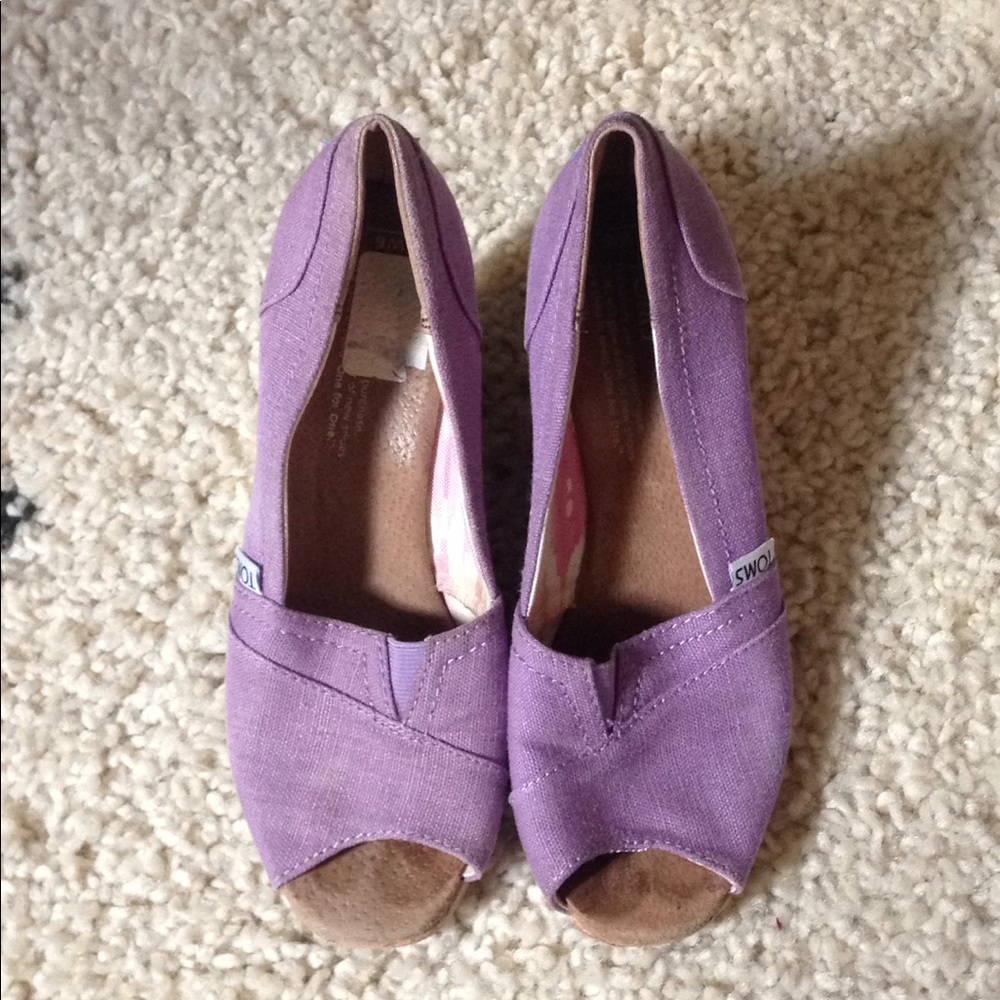 Tom's purple wedges